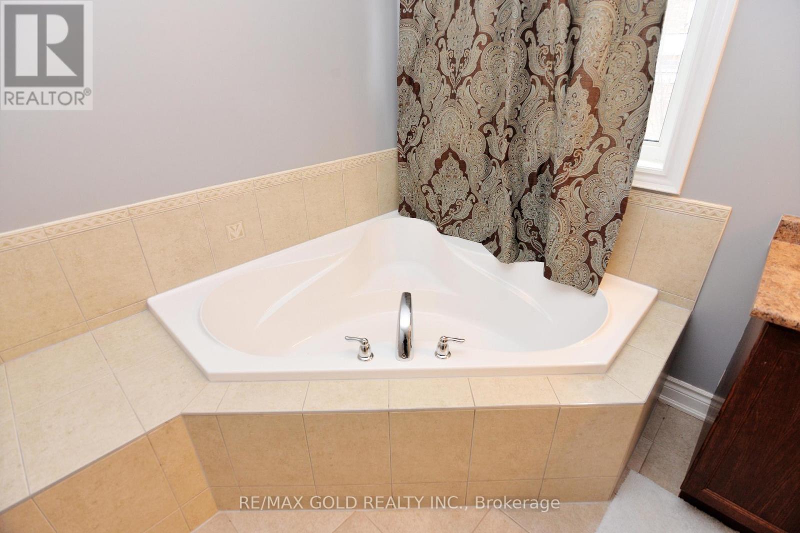 26 MAYBECK DRIVE - 26