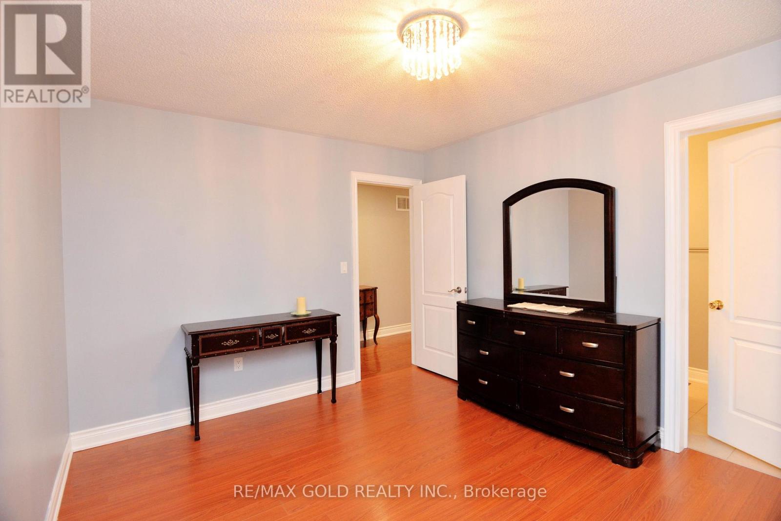 26 MAYBECK DRIVE - 28
