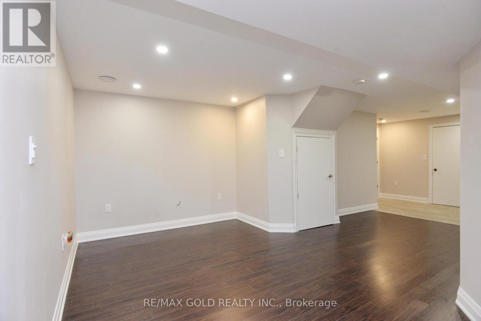 26 MAYBECK DRIVE - 37