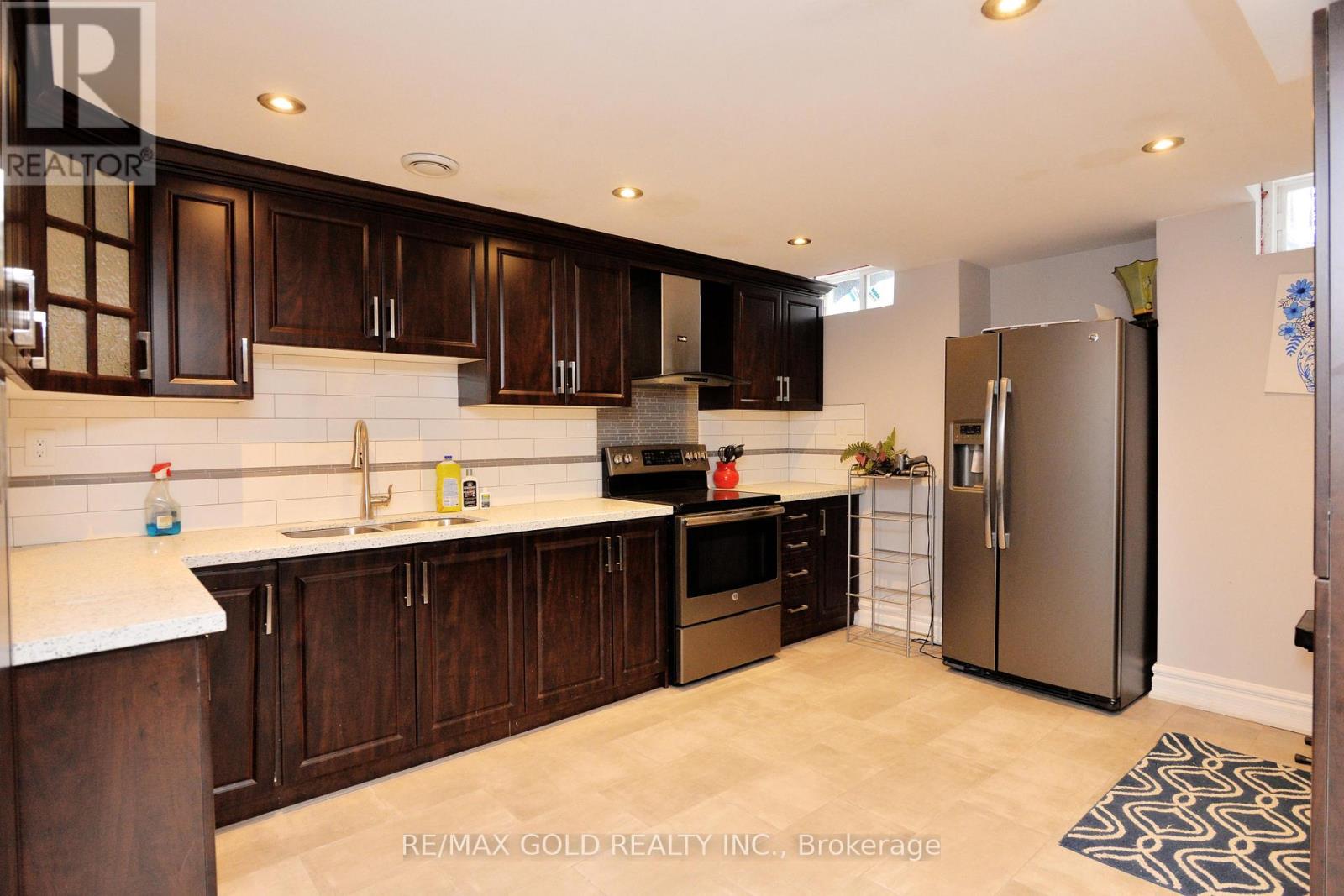 26 MAYBECK DRIVE - 38