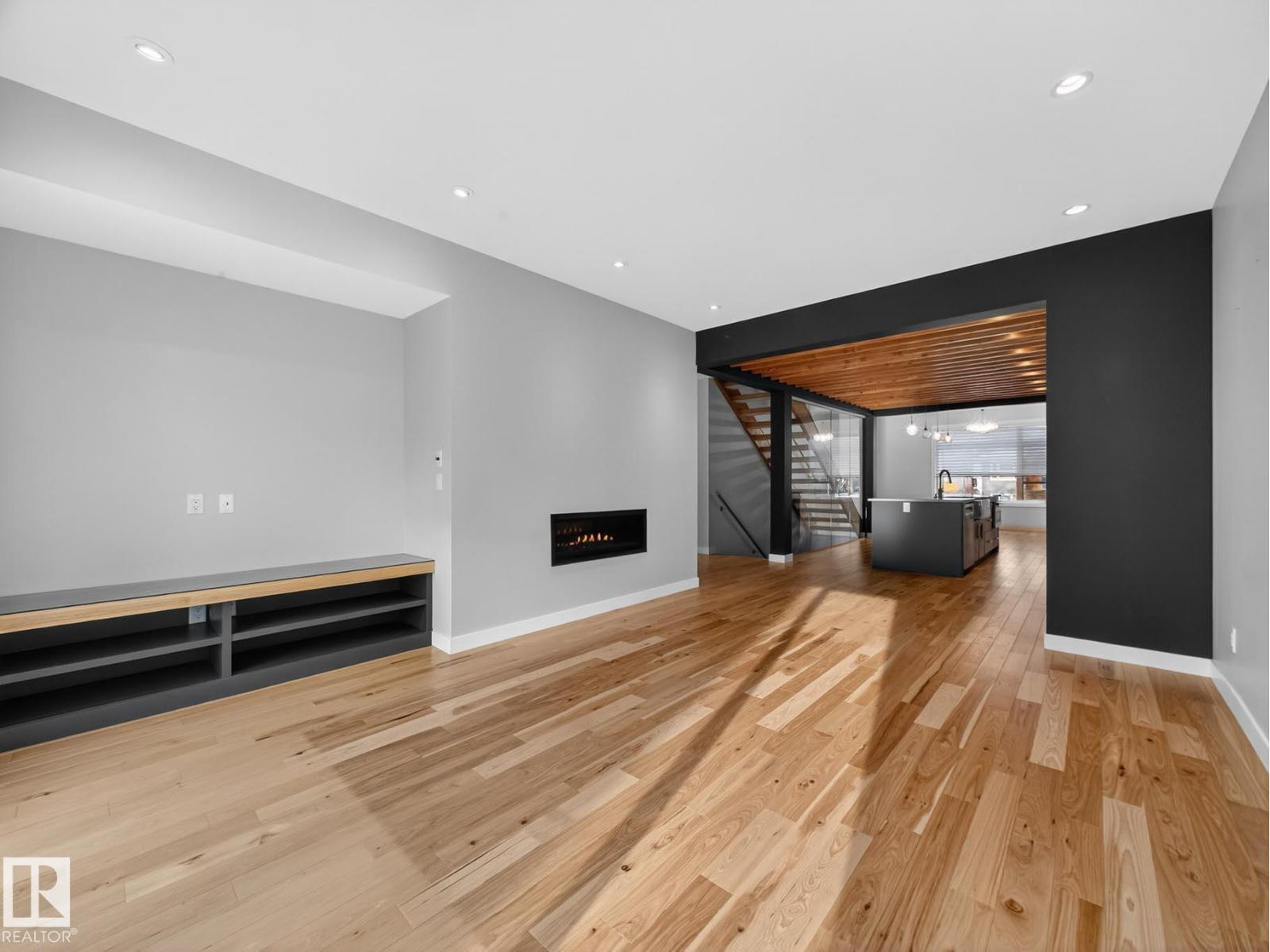 9803 74 AV NW, Edmonton