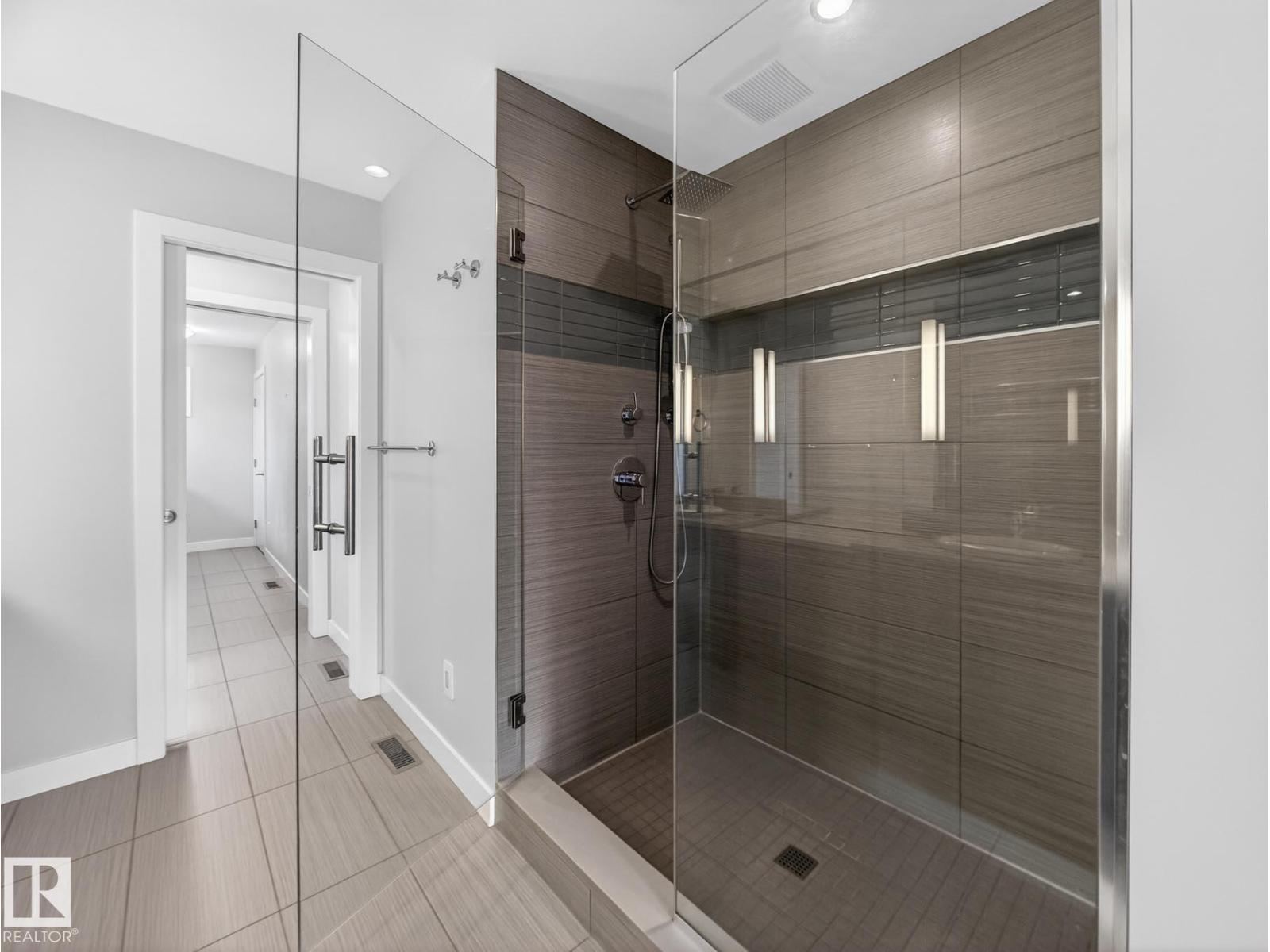 9803 74 AV NW, Edmonton