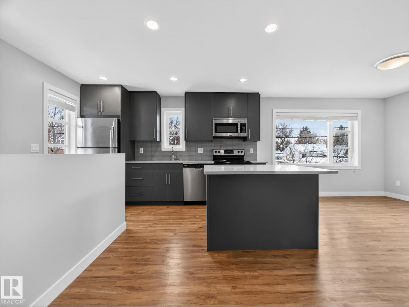 9803 74 AV NW, Edmonton