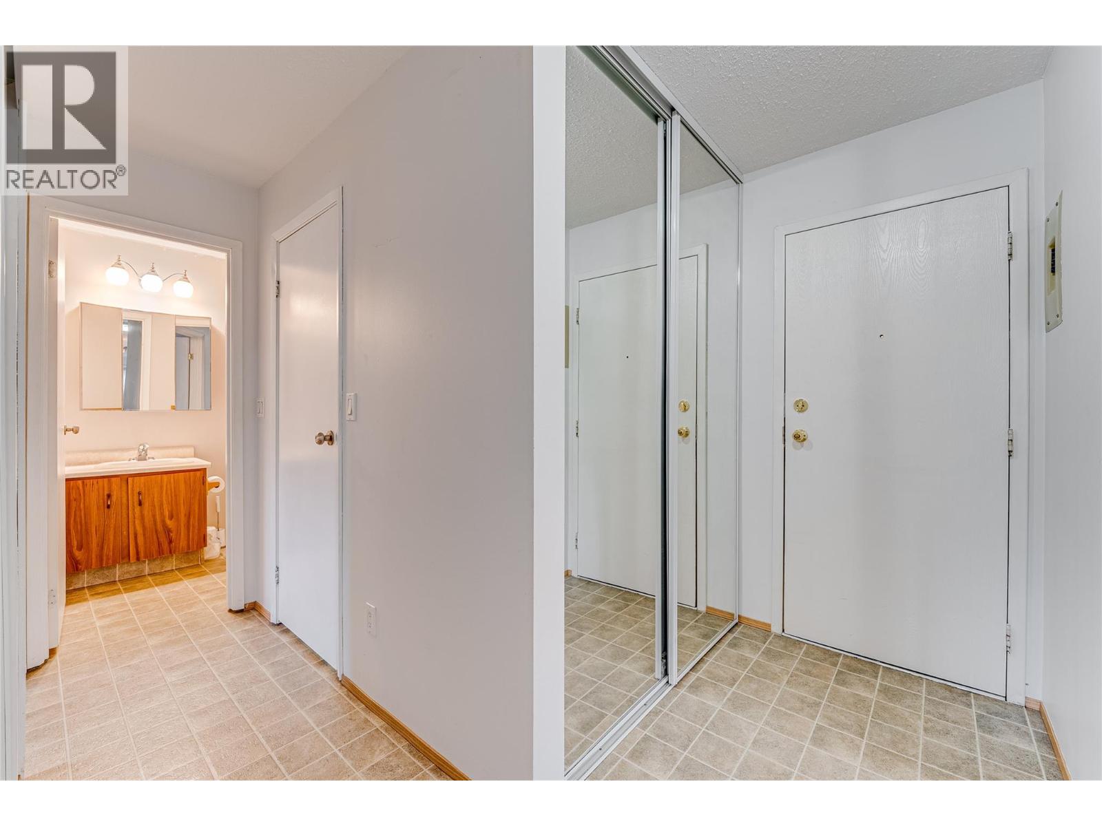 206 409 Main Street, Sicamous