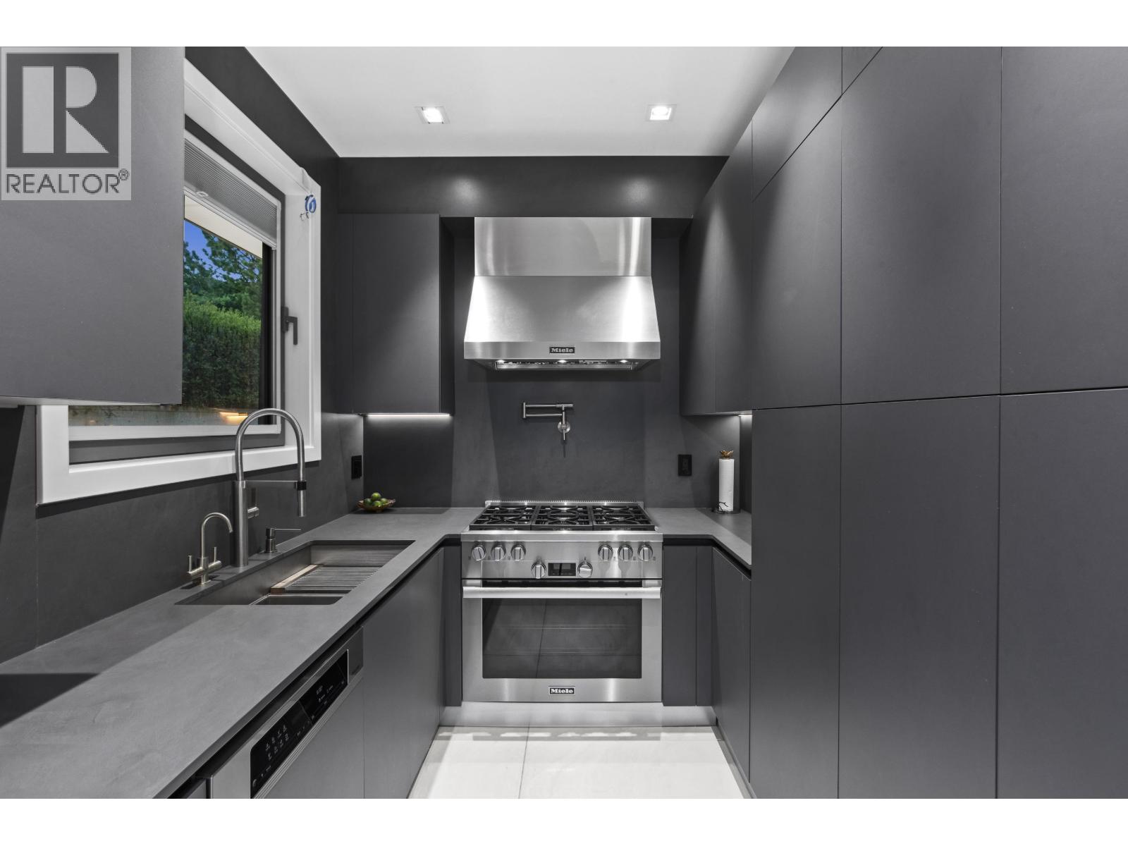 1840 ORCHARD WAY, West Vancouver