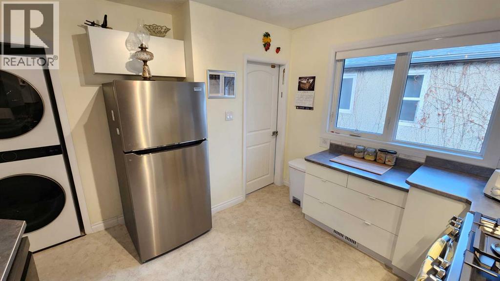 Single Family House Bungalow for Sale in   Avenue S Victoria Park Lethbridge 