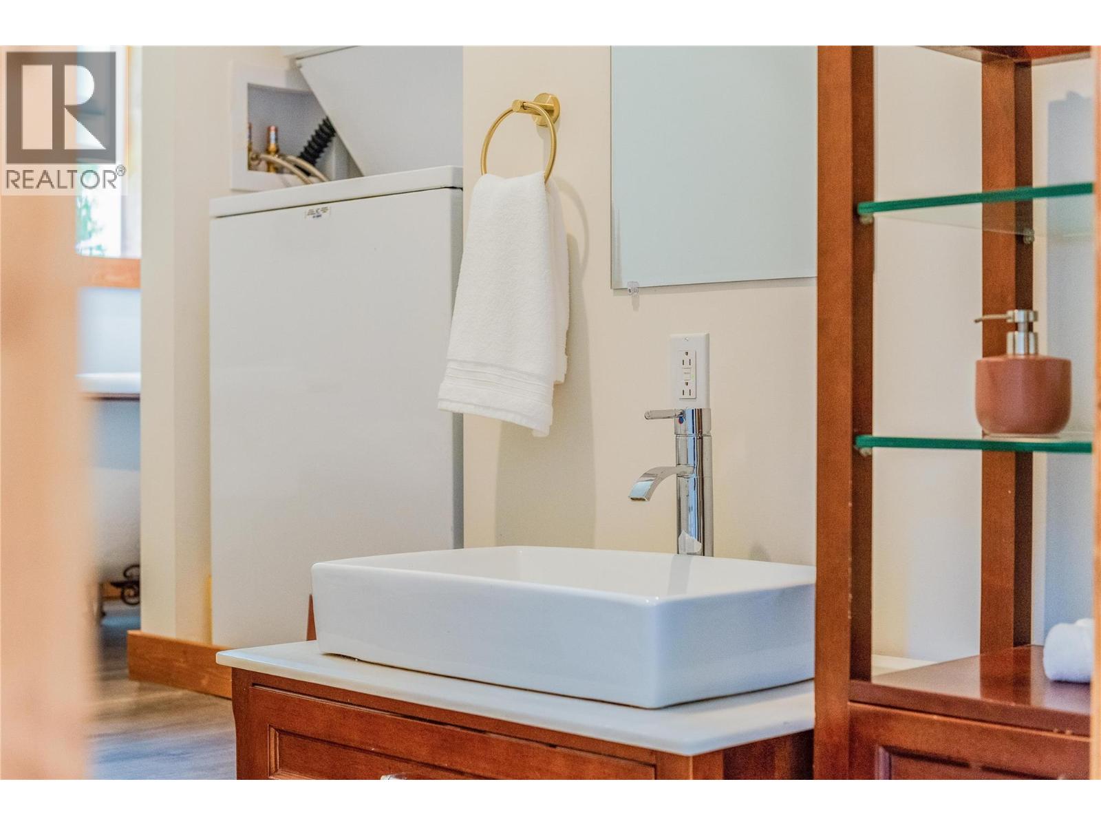 2396 NAULT Road, Castlegar