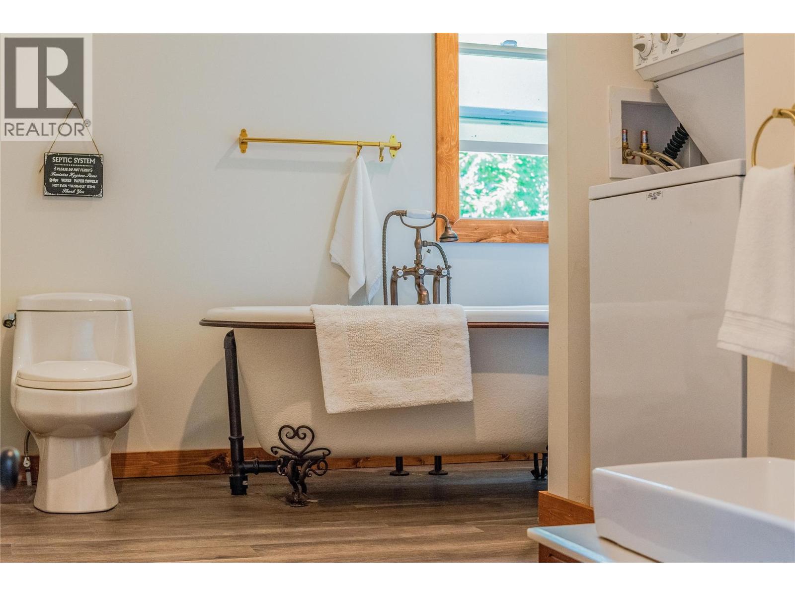 2396 NAULT Road, Castlegar