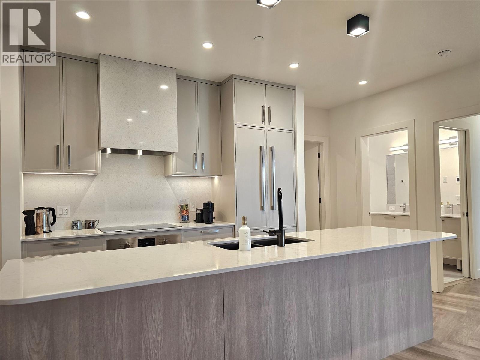 3340 Lakeshore Drive Unit# 514, Kelowna