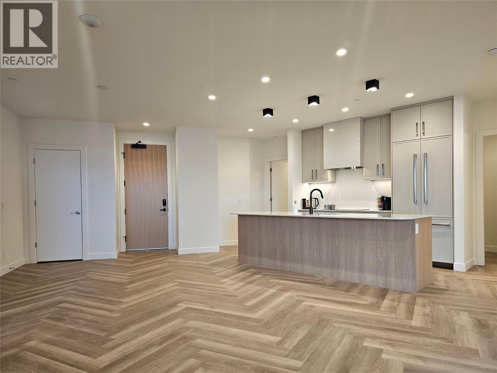 3340 Lakeshore Drive Unit# 514, Kelowna