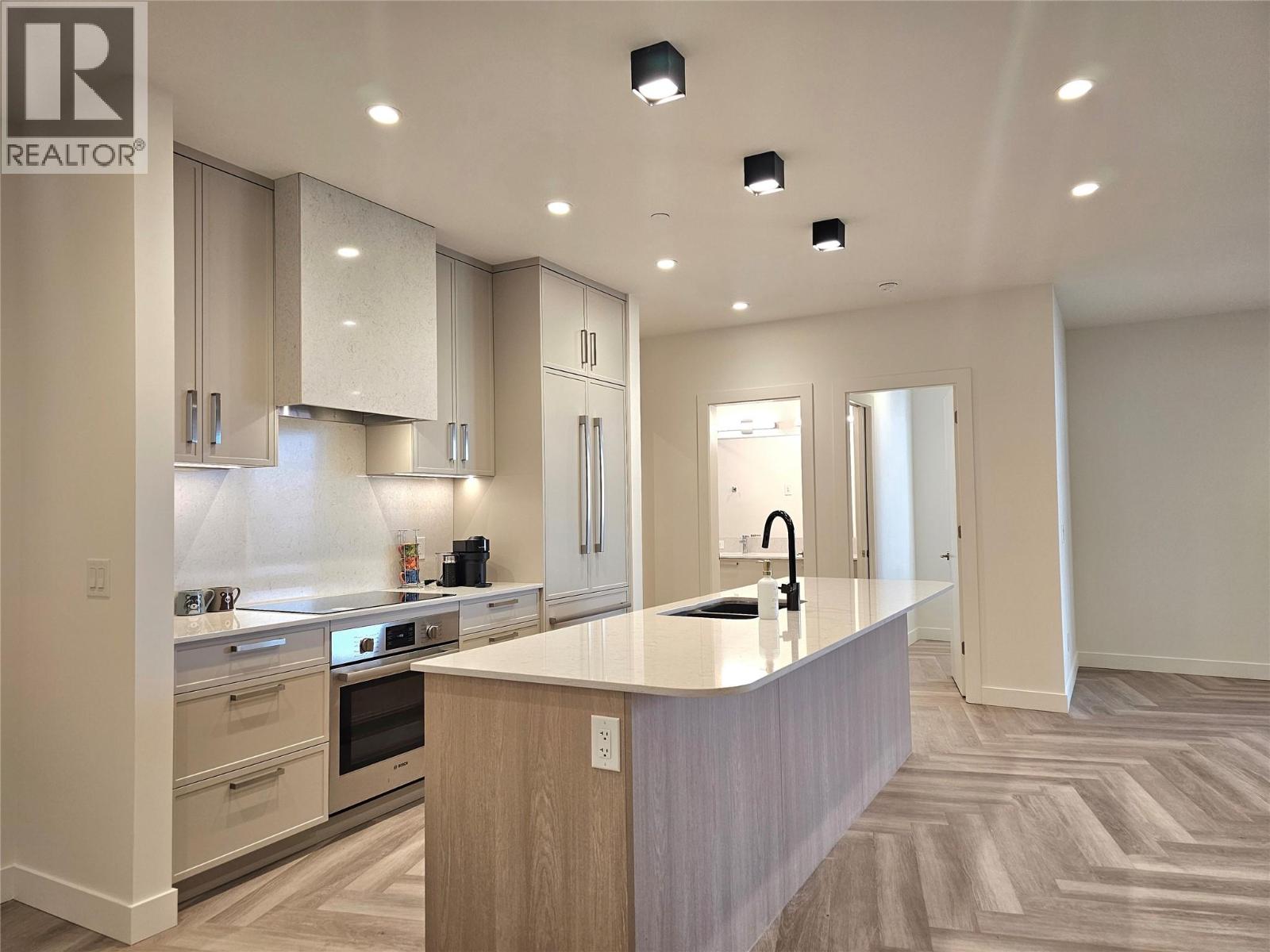 3340 Lakeshore Drive Unit# 514, Kelowna