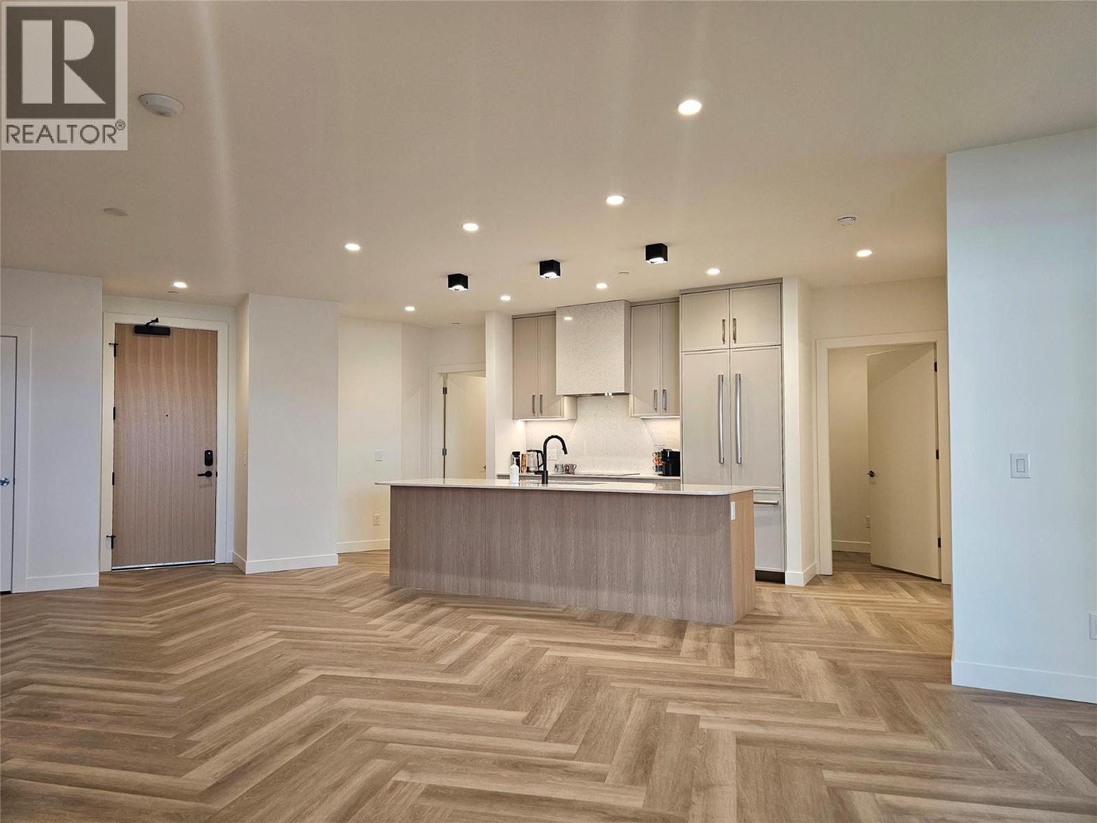 3340 Lakeshore Drive Unit# 514, Kelowna