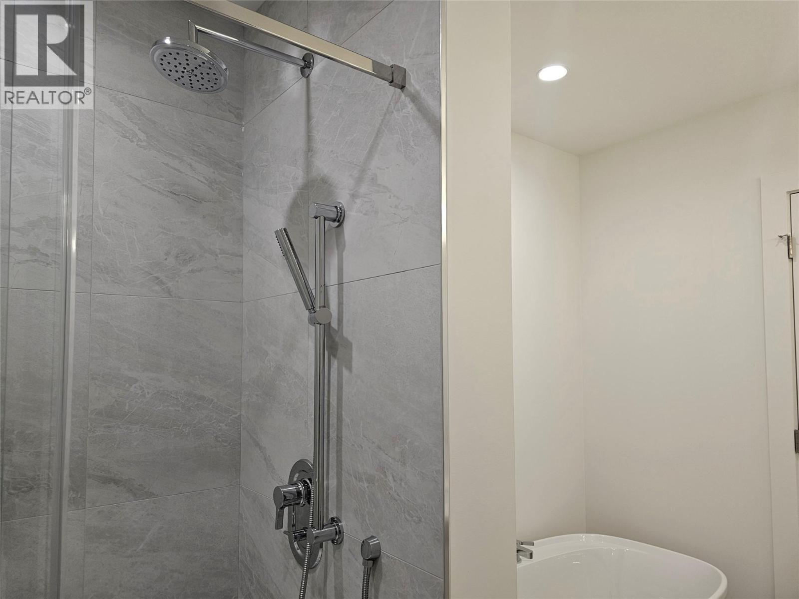 3340 Lakeshore Drive Unit# 514, Kelowna