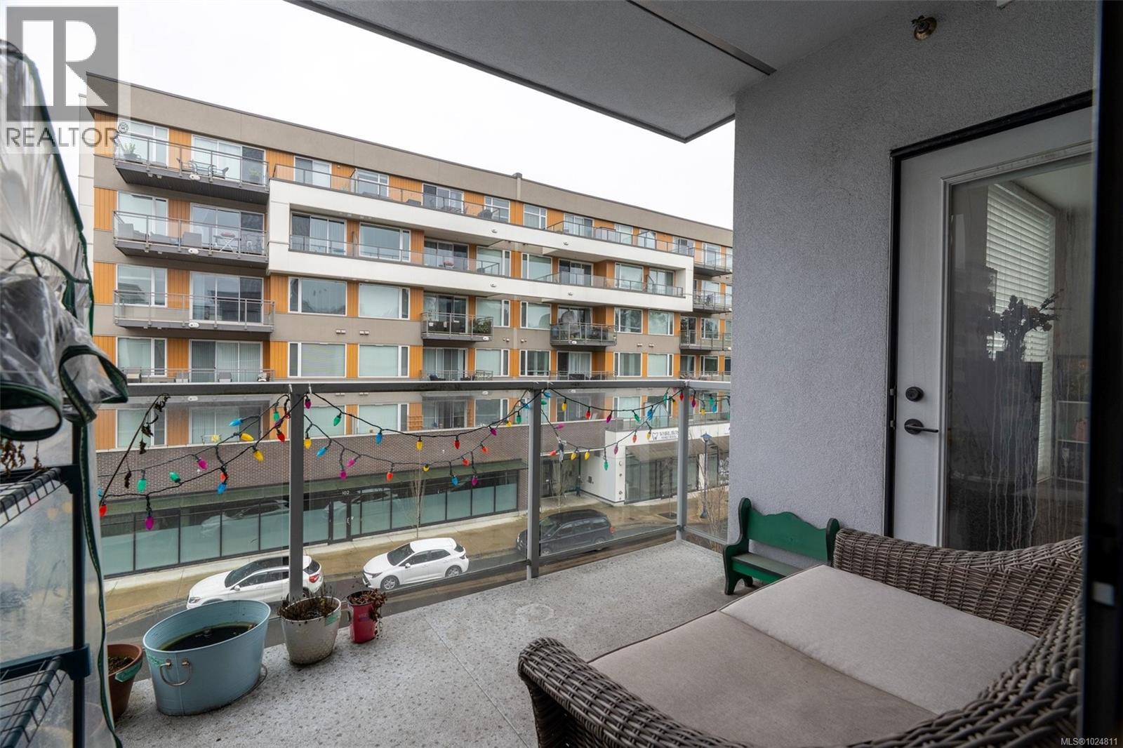 #304 950 WHIRLAWAY CRES - 10