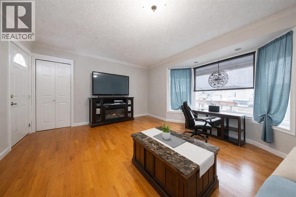 5008 43 Avenue Close, Ponoka