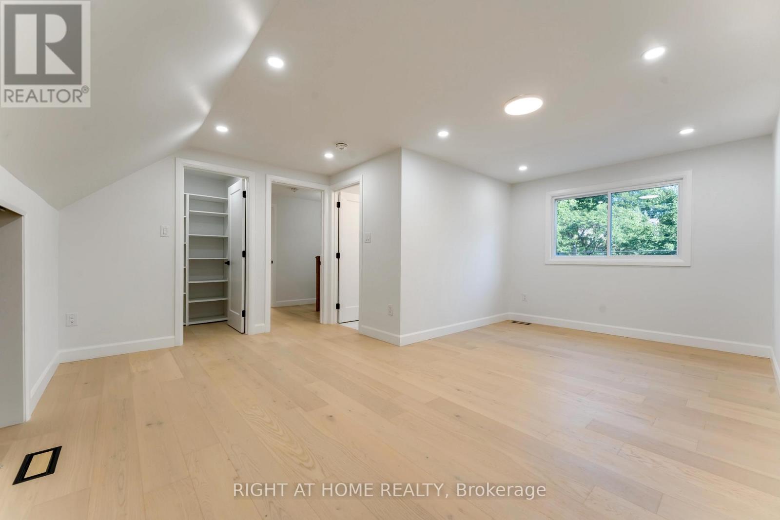 2700 PRISCILLA STREET - 20