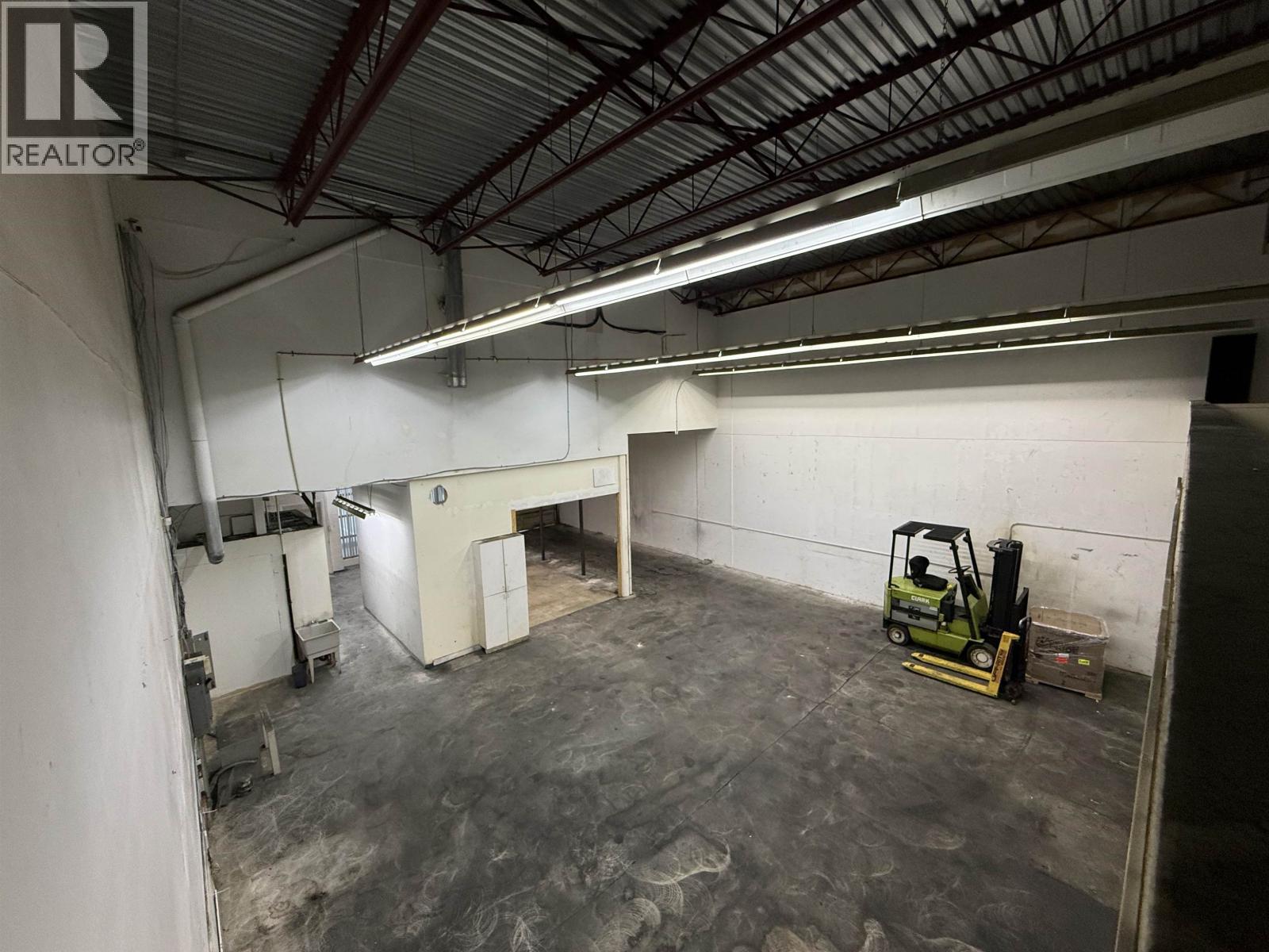 Industrial in Burnaby - Image 25