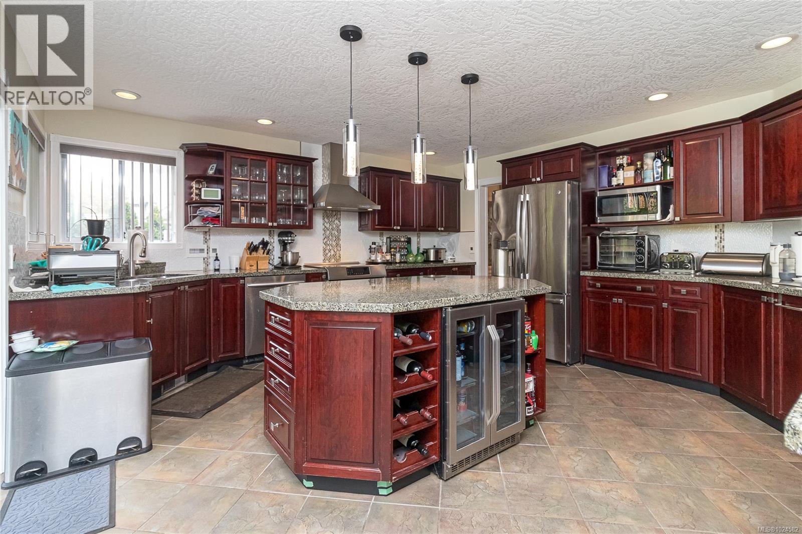  812 Dalewood Lane, Saanich