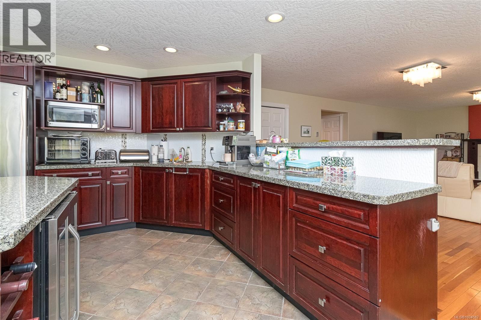  812 Dalewood Lane, Saanich