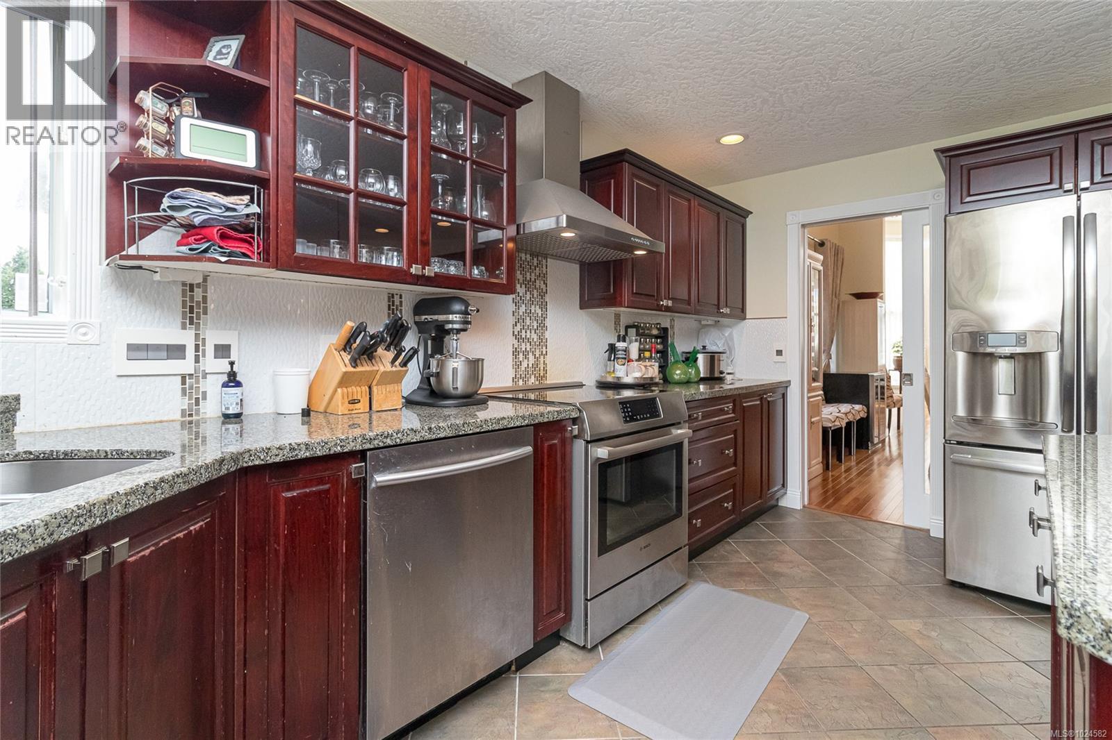  812 Dalewood Lane, Saanich