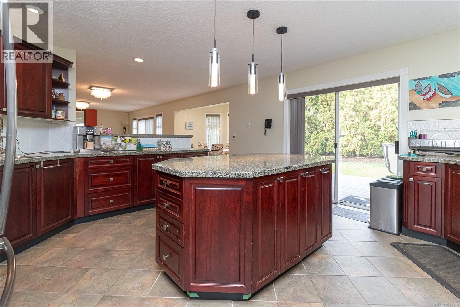  812 Dalewood Lane, Saanich