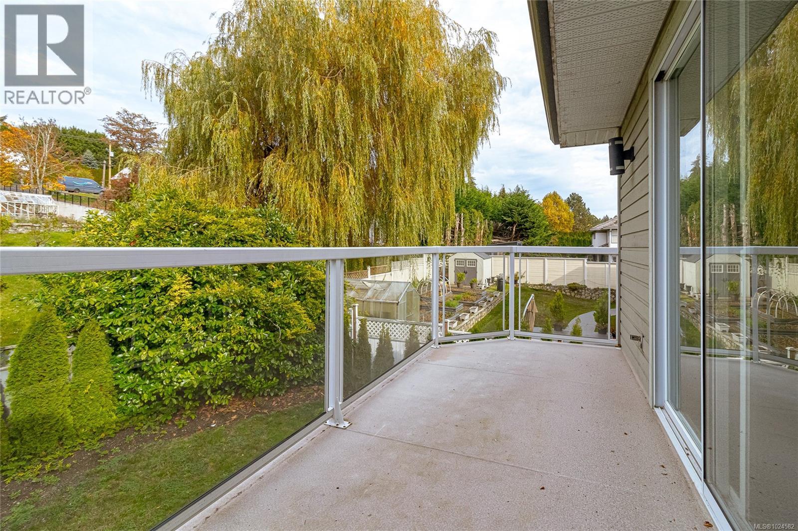  812 Dalewood Lane, Saanich