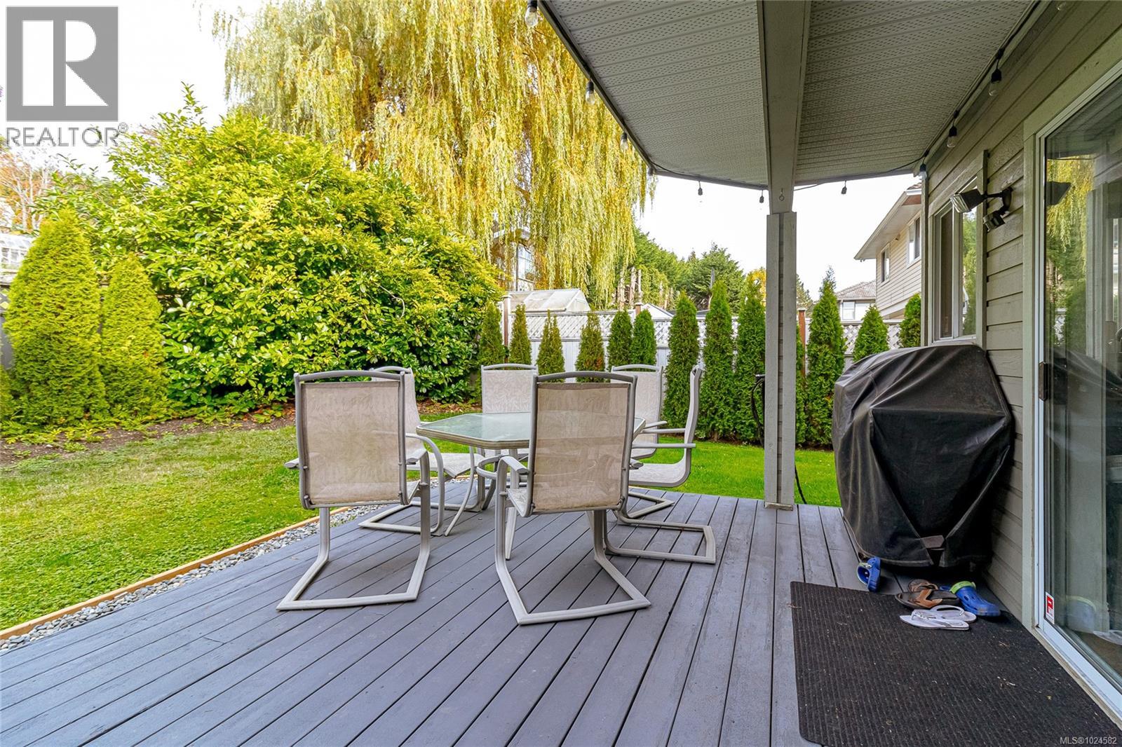  812 Dalewood Lane, Saanich