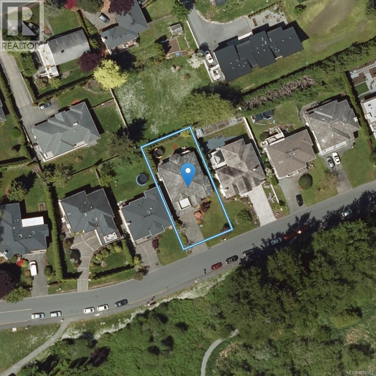  812 Dalewood Lane, Saanich