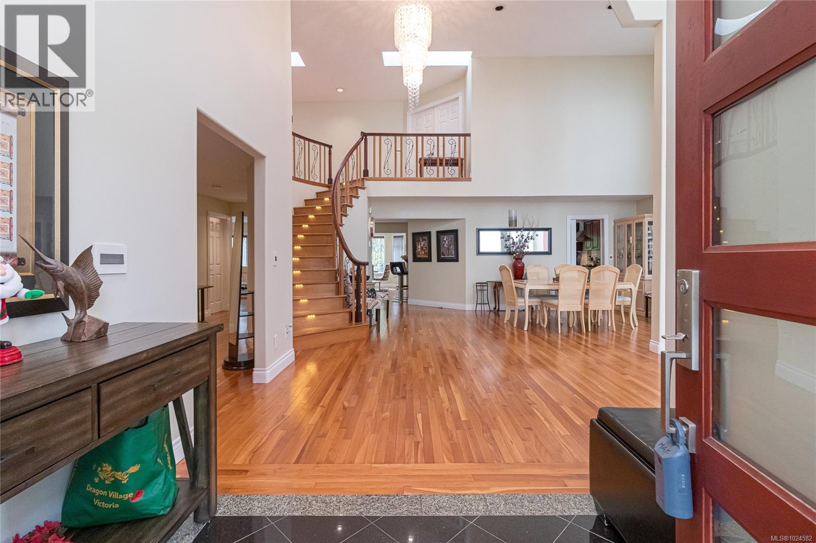  812 Dalewood Lane, Saanich