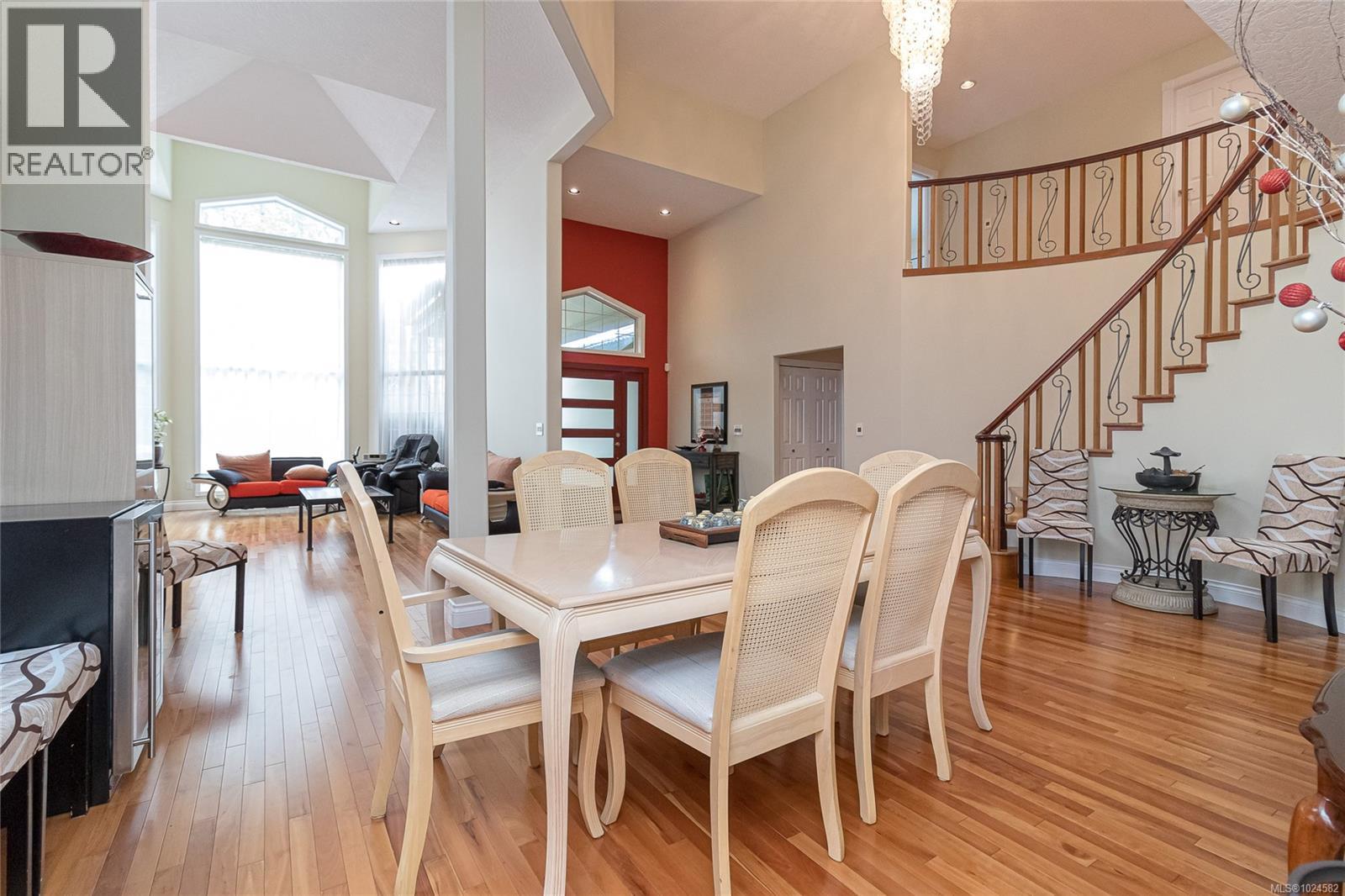  812 Dalewood Lane, Saanich