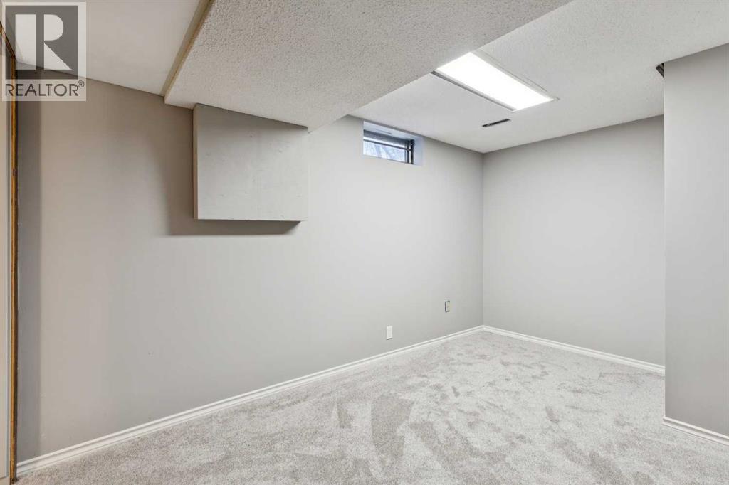 Single Family House Bungalow for Sale in  Silverdale Drive NW Silver Springs Calgary 