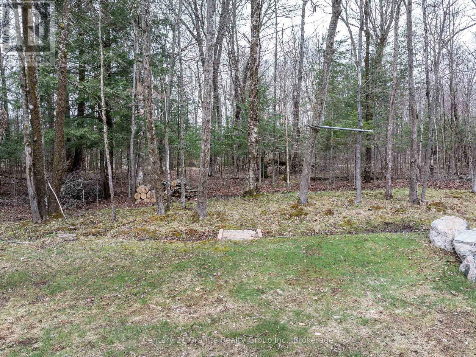 117 HALBIEM CRESCENT - 24