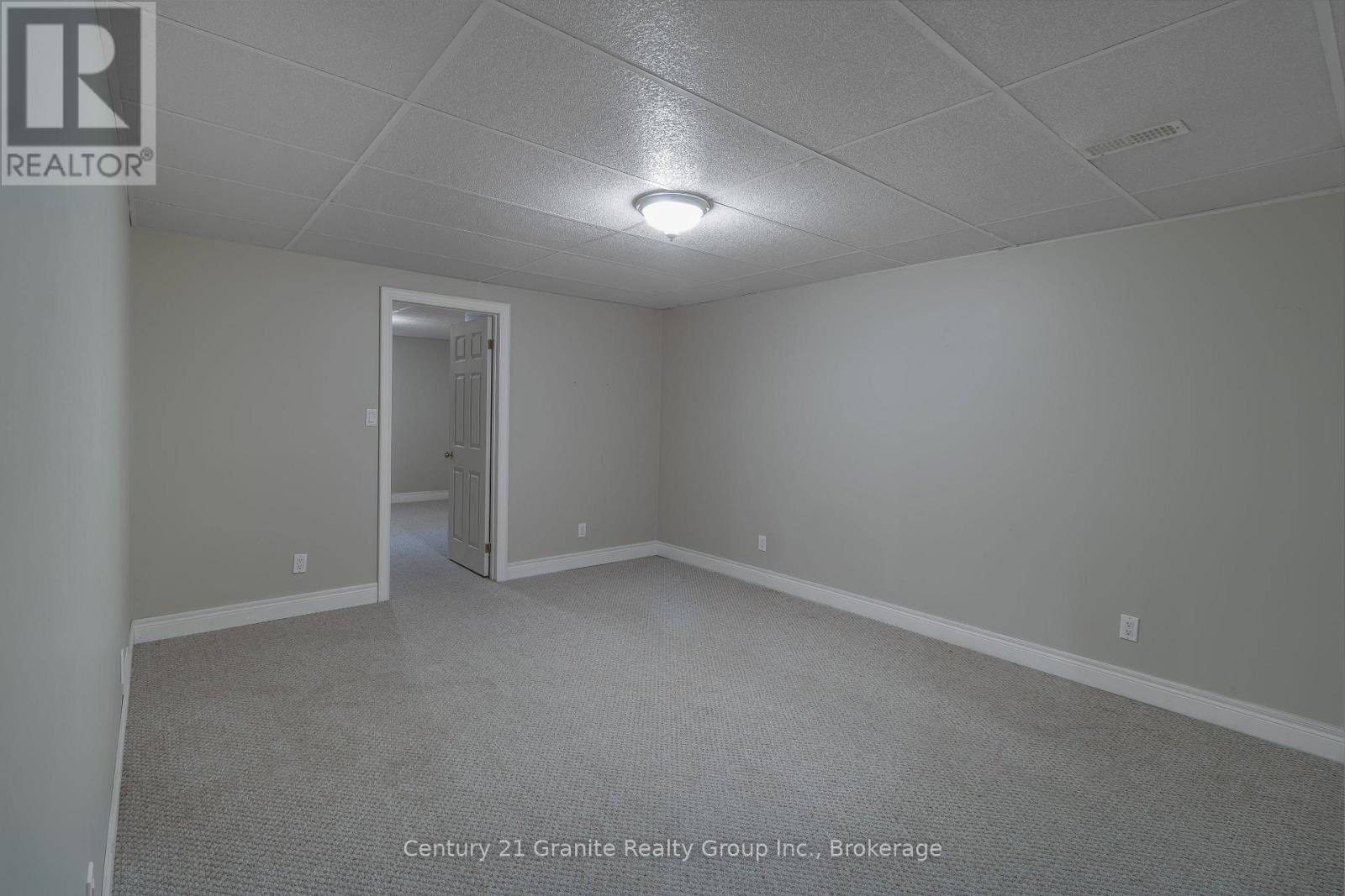 117 HALBIEM CRESCENT - 37