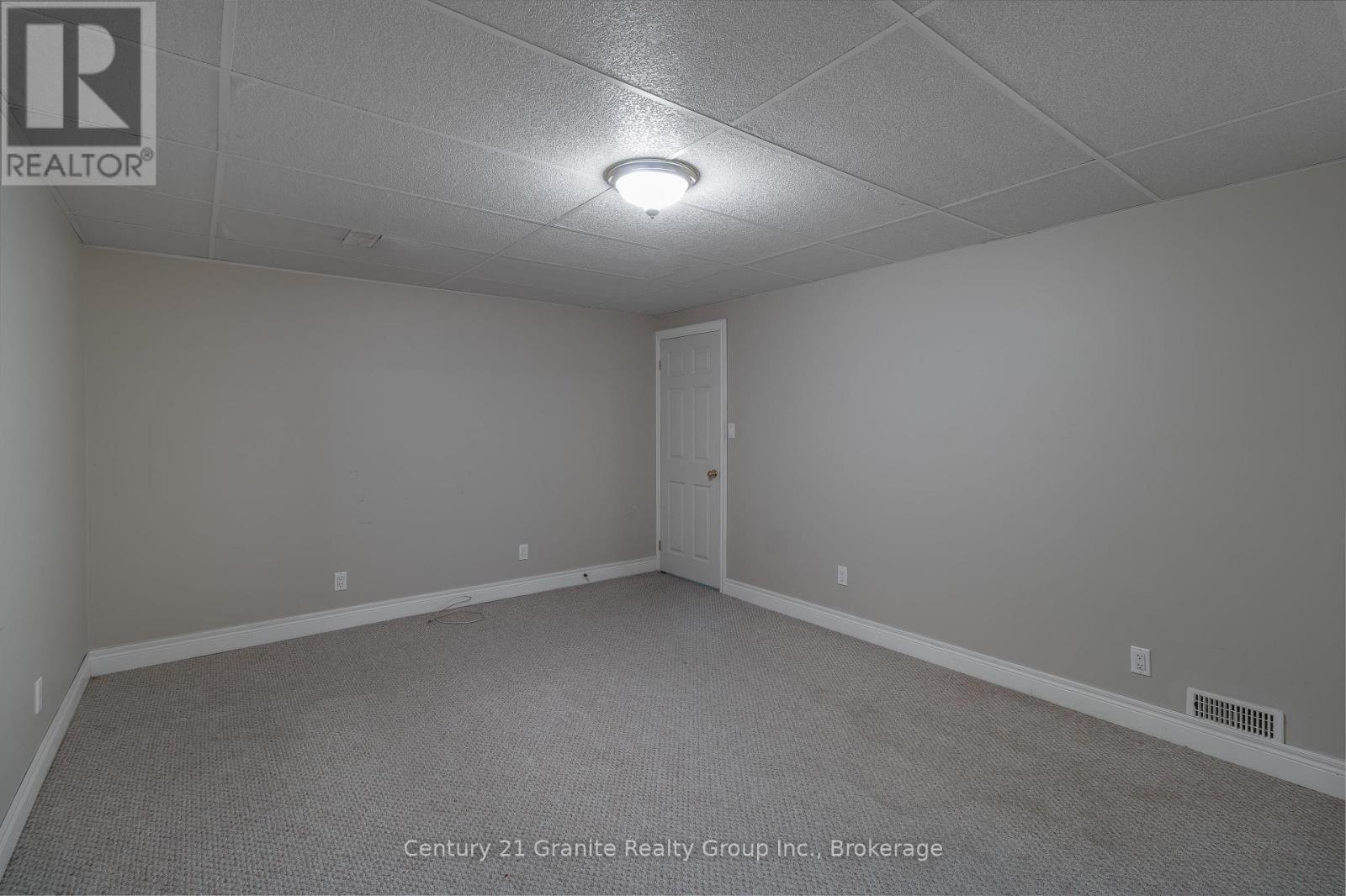 117 HALBIEM CRESCENT - 38