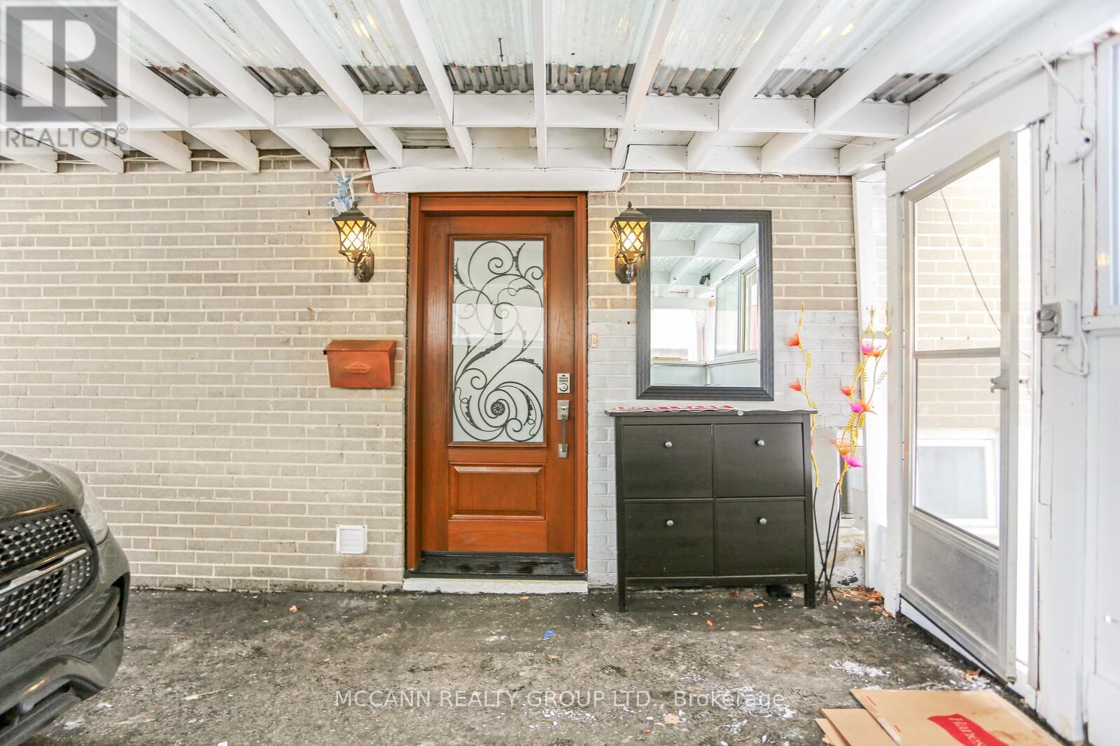 81 Aurora Heights photo 2