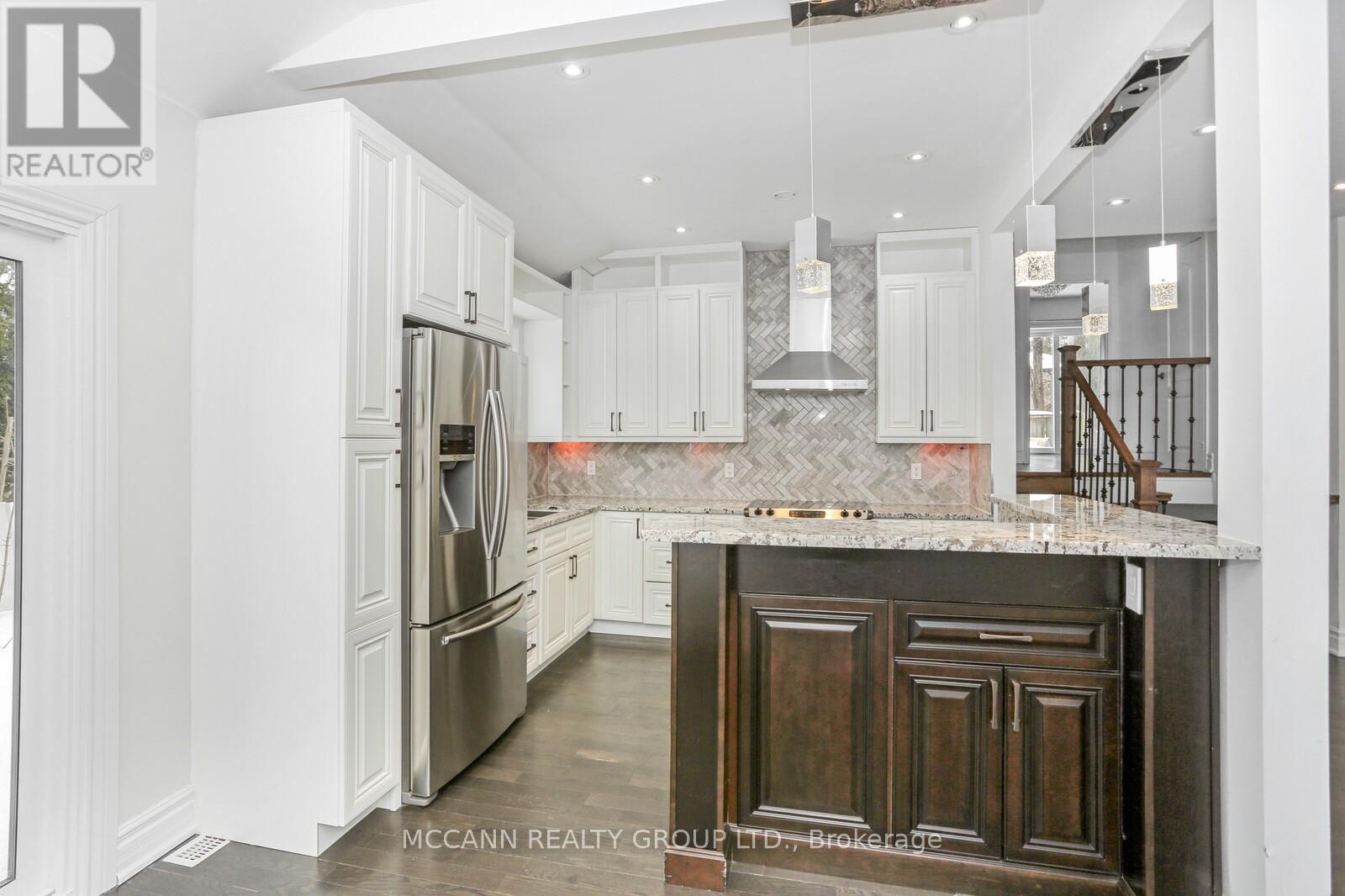 81 Aurora Heights photo 5