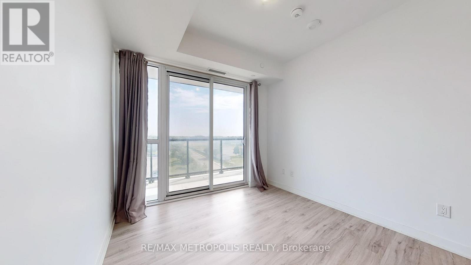 #508 3005 PINE GLEN ROAD N - 16