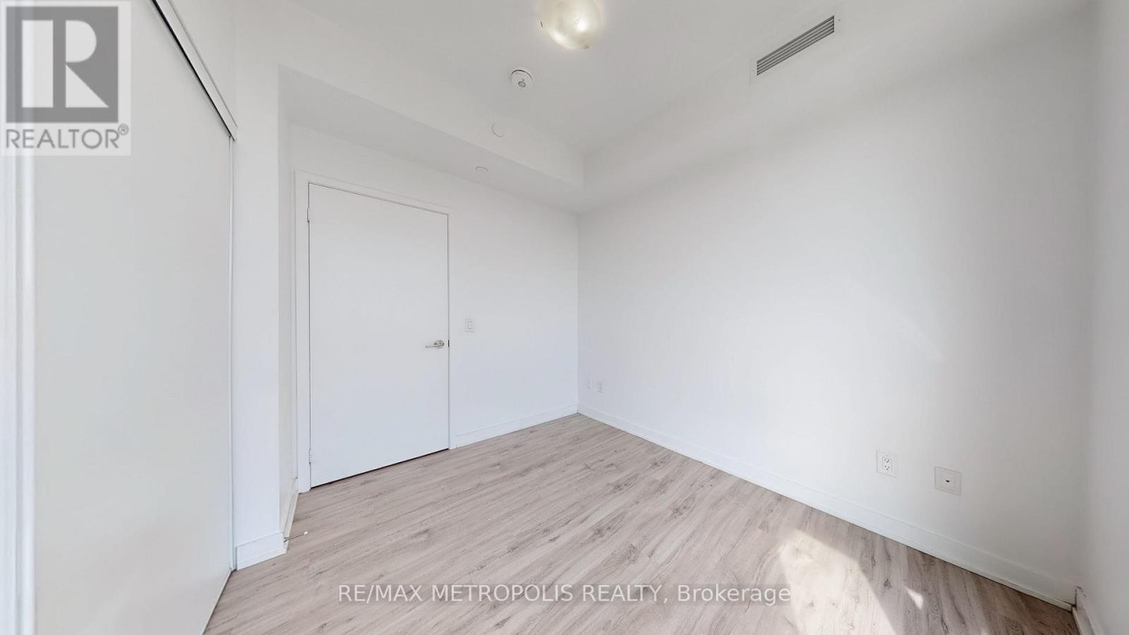 #508 3005 PINE GLEN ROAD N - 23