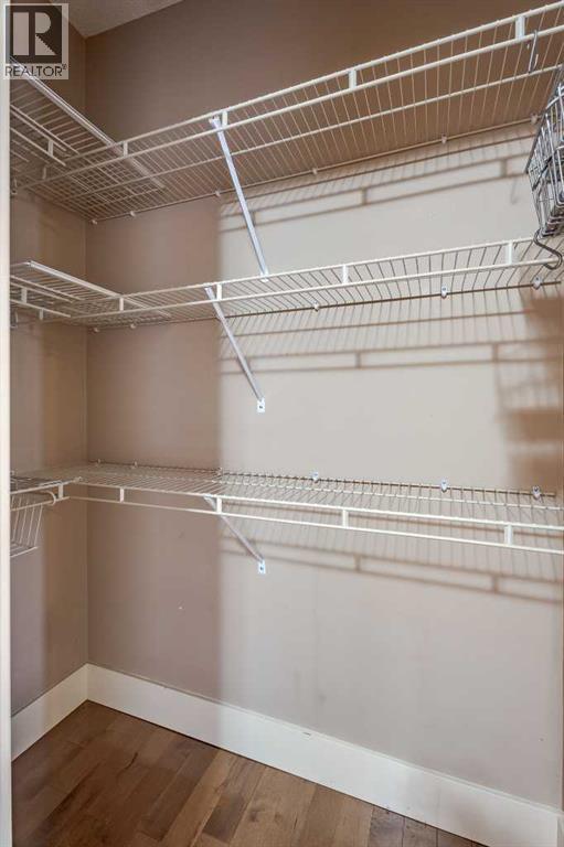 Single Family House Bi-level for Sale in    Avenue NW Bowness Calgary 