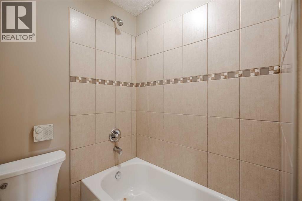 Single Family House Bi-level for Sale in    Avenue NW Bowness Calgary 