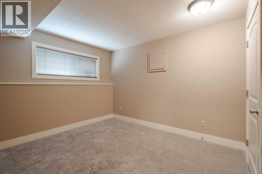 Single Family House Bi-level for Sale in    Avenue NW Bowness Calgary 