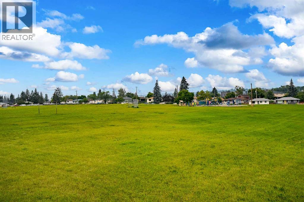 Single Family House Bi-level for Sale in    Avenue NW Bowness Calgary 