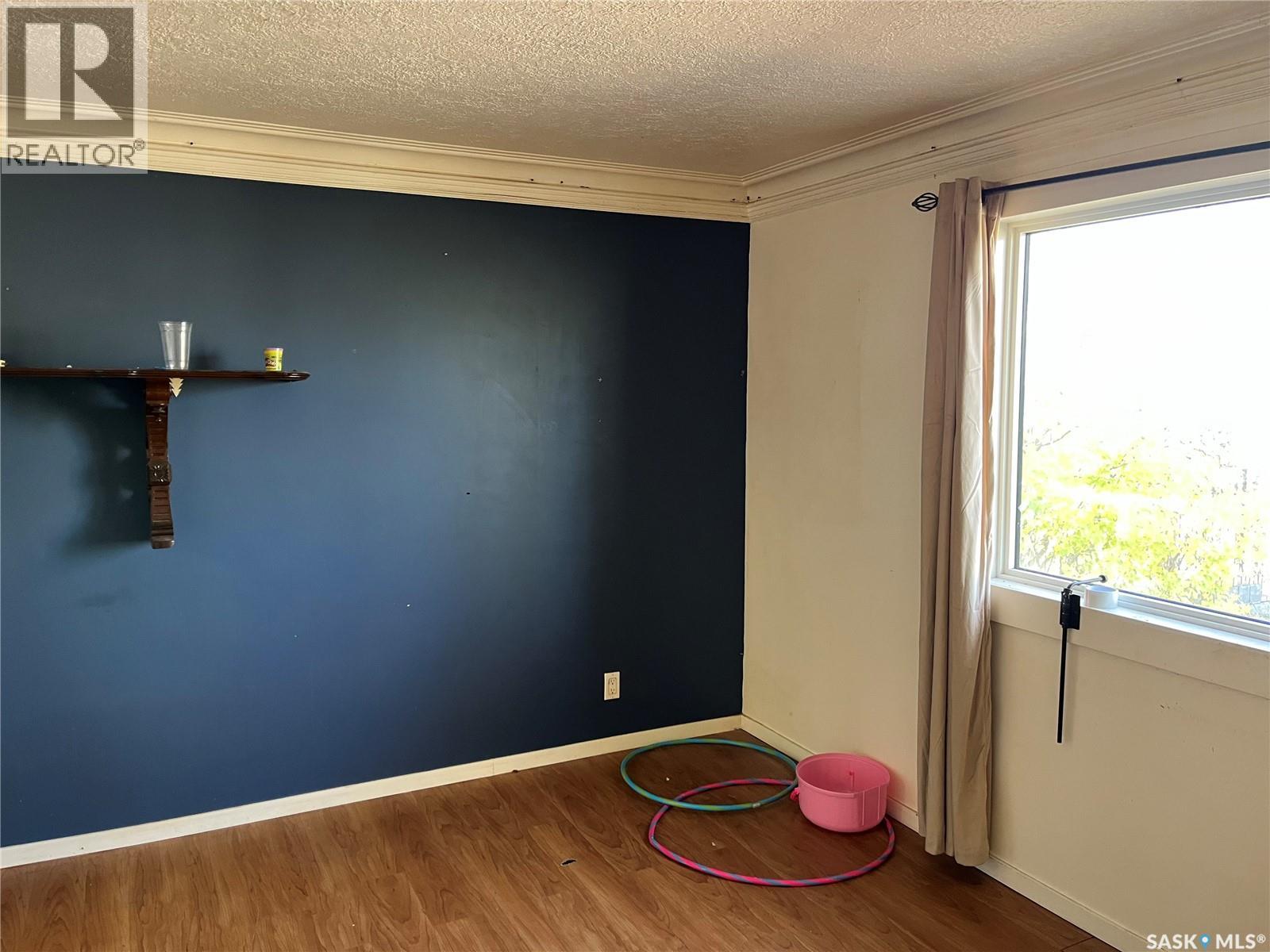 Single Family House Bungalow for Sale in  TH AVENUE Regina 