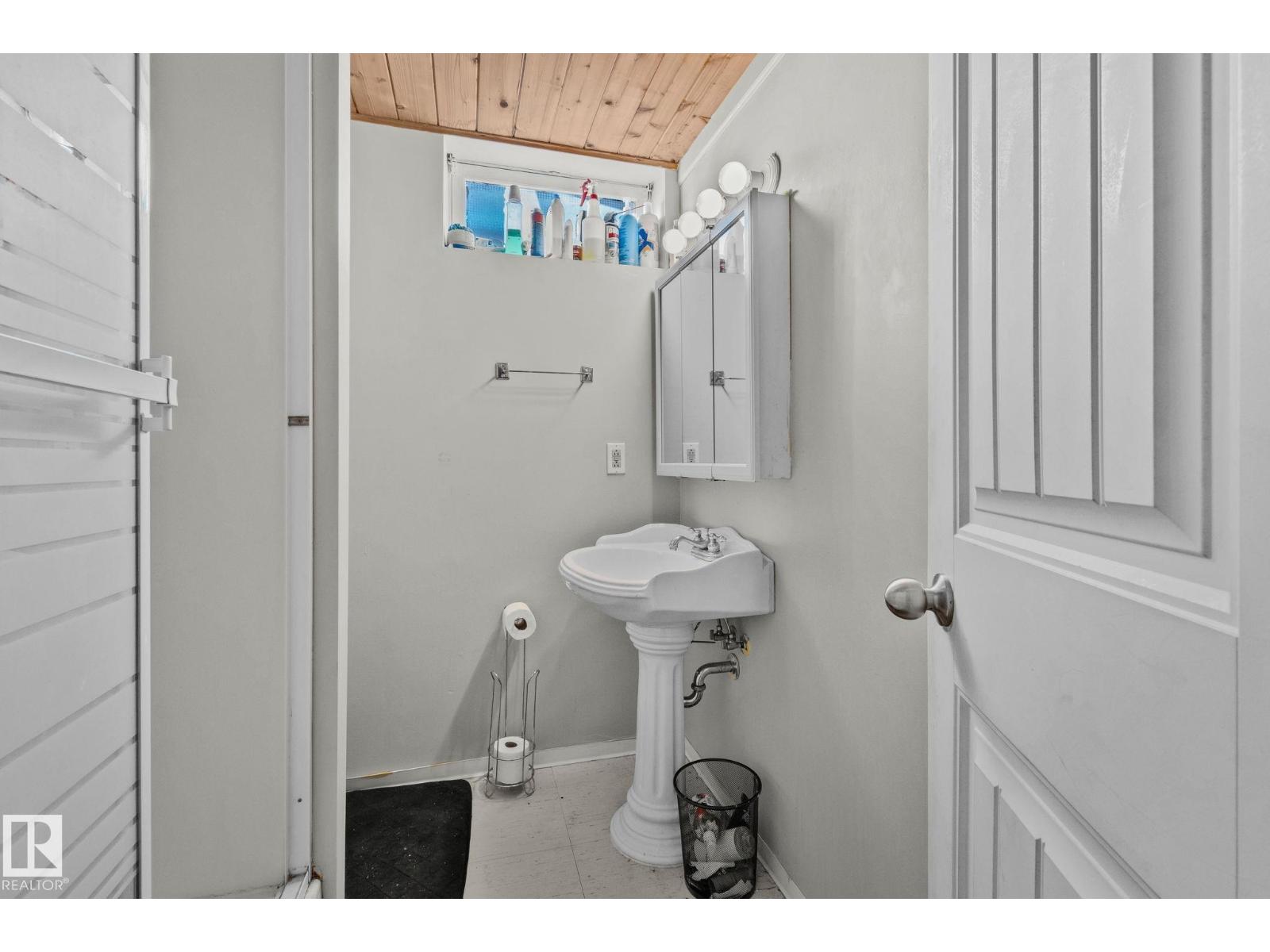 21 LUNDY PARK RD, Stony Plain