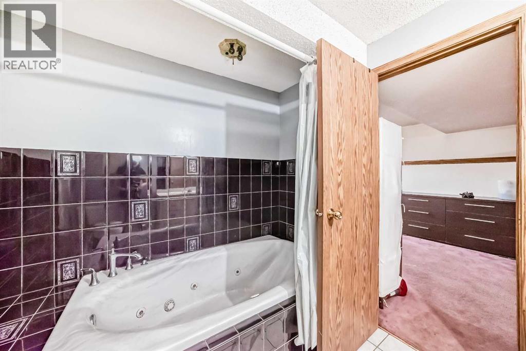 Single Family House Bi-level for Sale in  Martinwood Road NE Martindale Calgary 