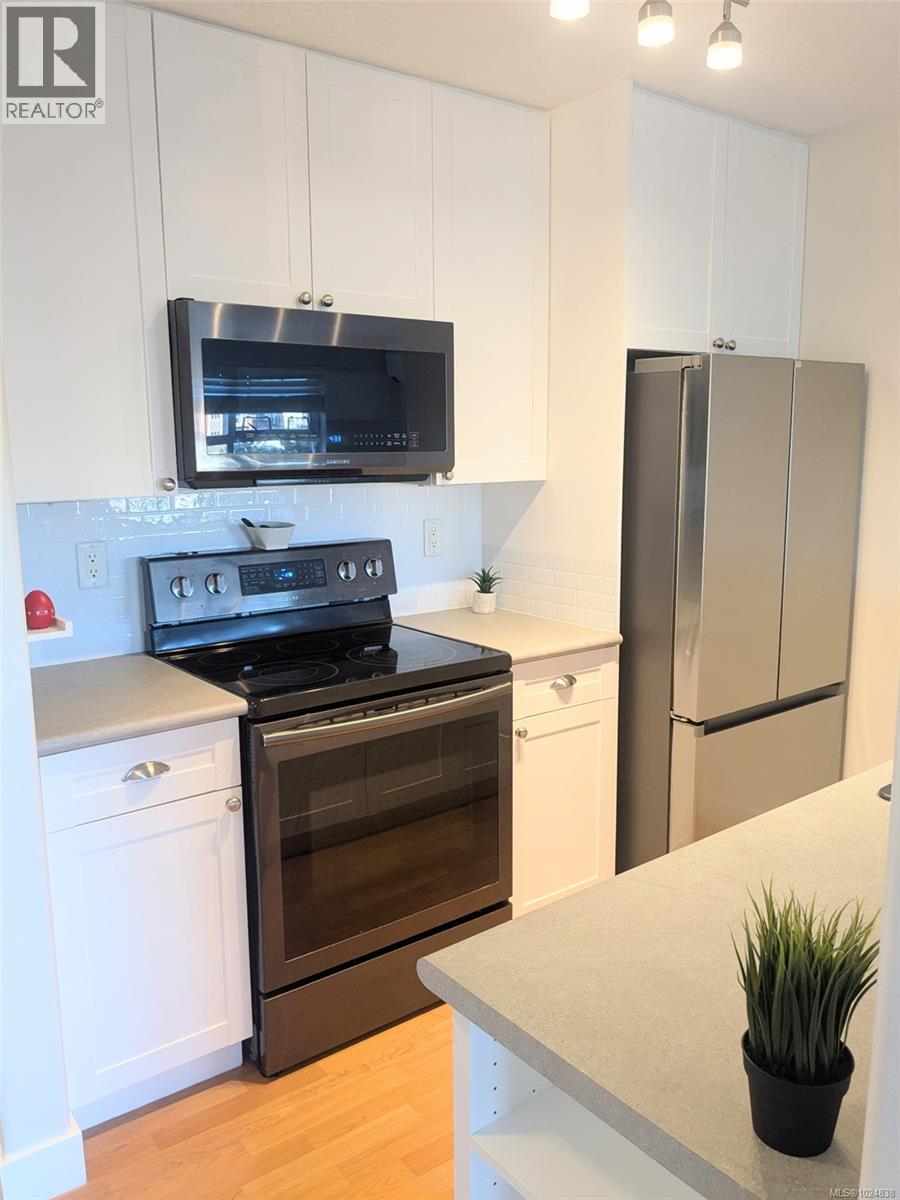 321 2829 Peatt Rd - Photo 5 of 33, Langford, British Columbia