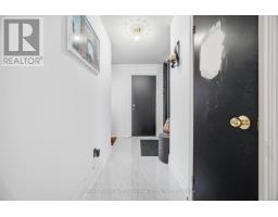 Bathroom - 18 Silverstream Road, Brampton, ON L6Z3W5 Photo 6