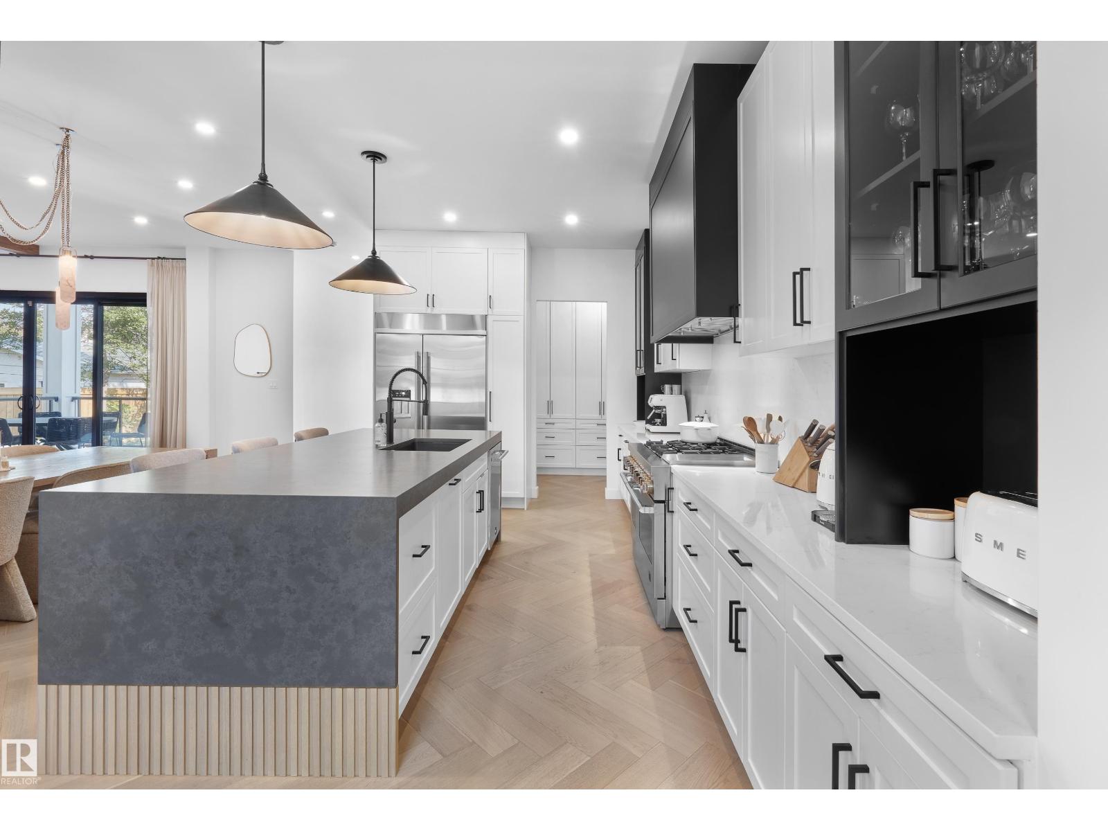 14018 104 AV NW, Edmonton