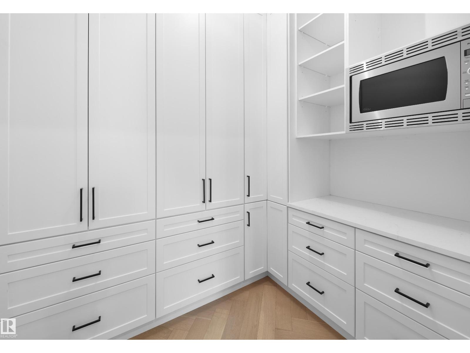 14018 104 AV NW, Edmonton