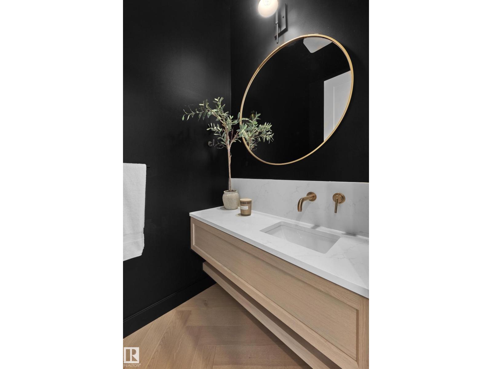 14018 104 AV NW, Edmonton